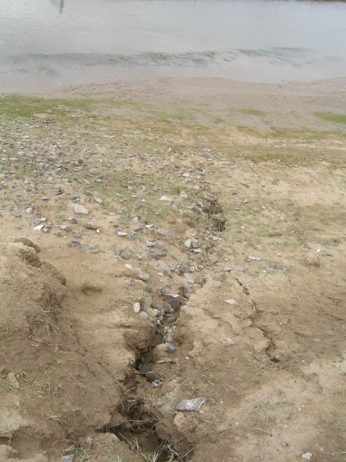  2006:09:05 22:03:16   Modern Alluvial Gravel on Buha Terrace - from NSideTerBuha - photo a.jpg